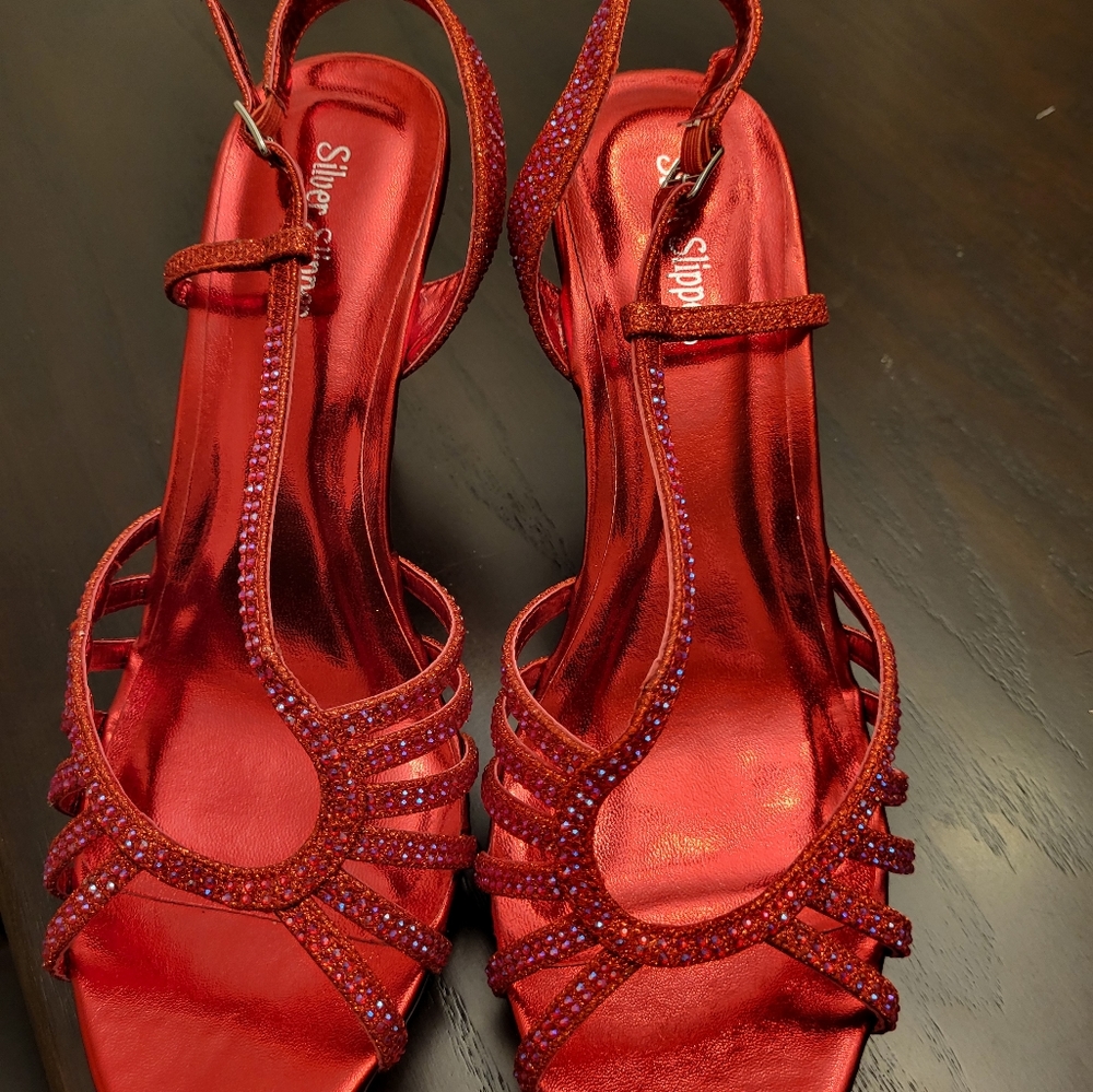 Beautiful Ruby Red Heels size 10 M